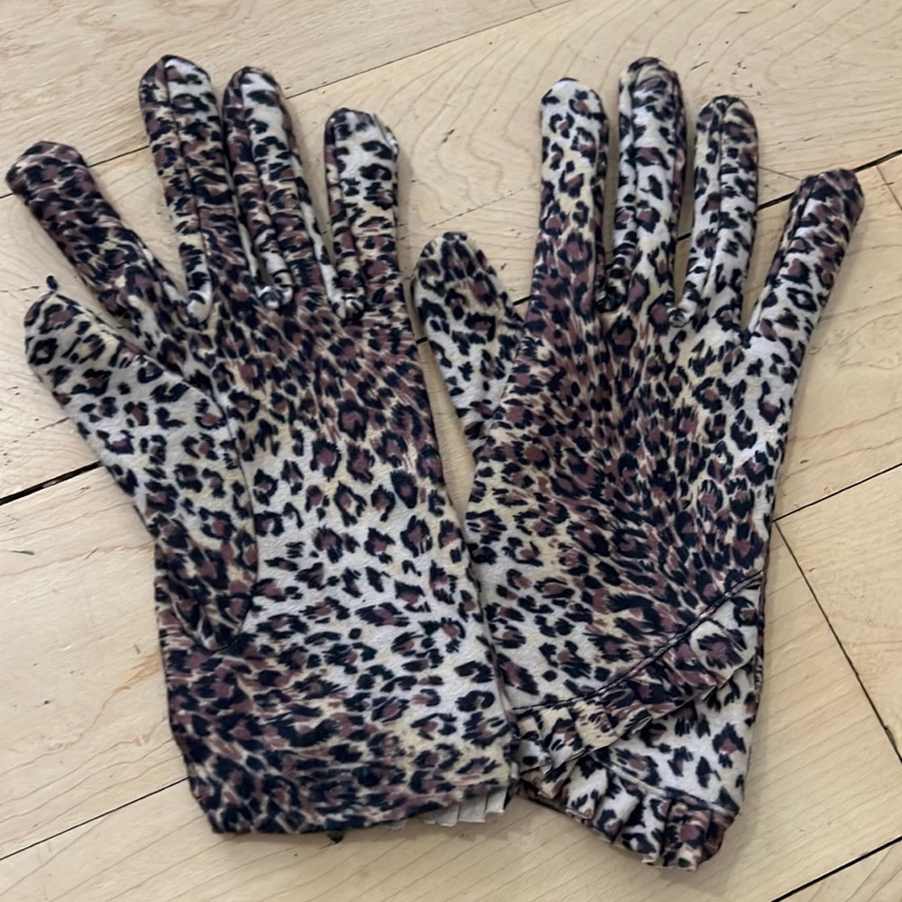 Jersey Soft Leopard Gloves